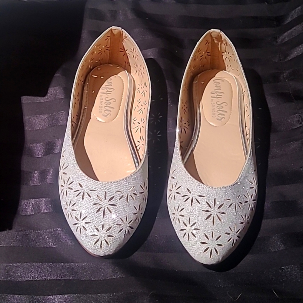 BareTraps Chika Women's Flats & Oxfords